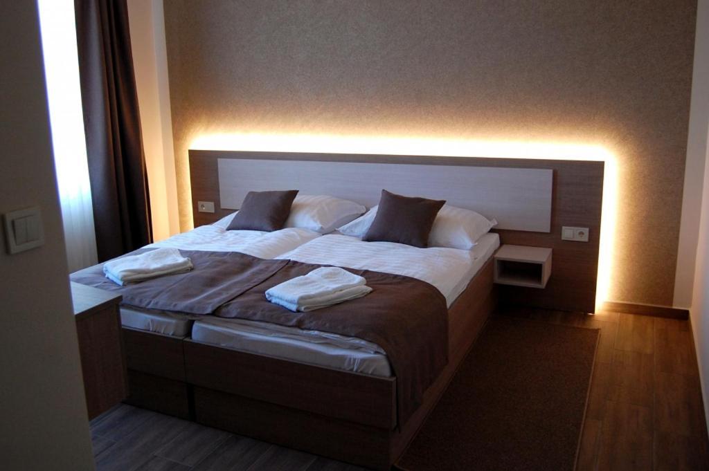 M70 Panzio Szemenyecsörnye Extérieur photo